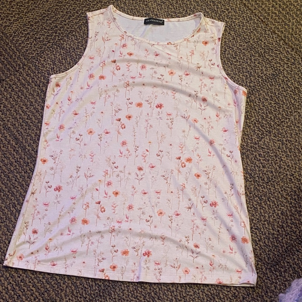 Chelsea & Theodore Pale Pink Floral Scoop Neck Tank Top